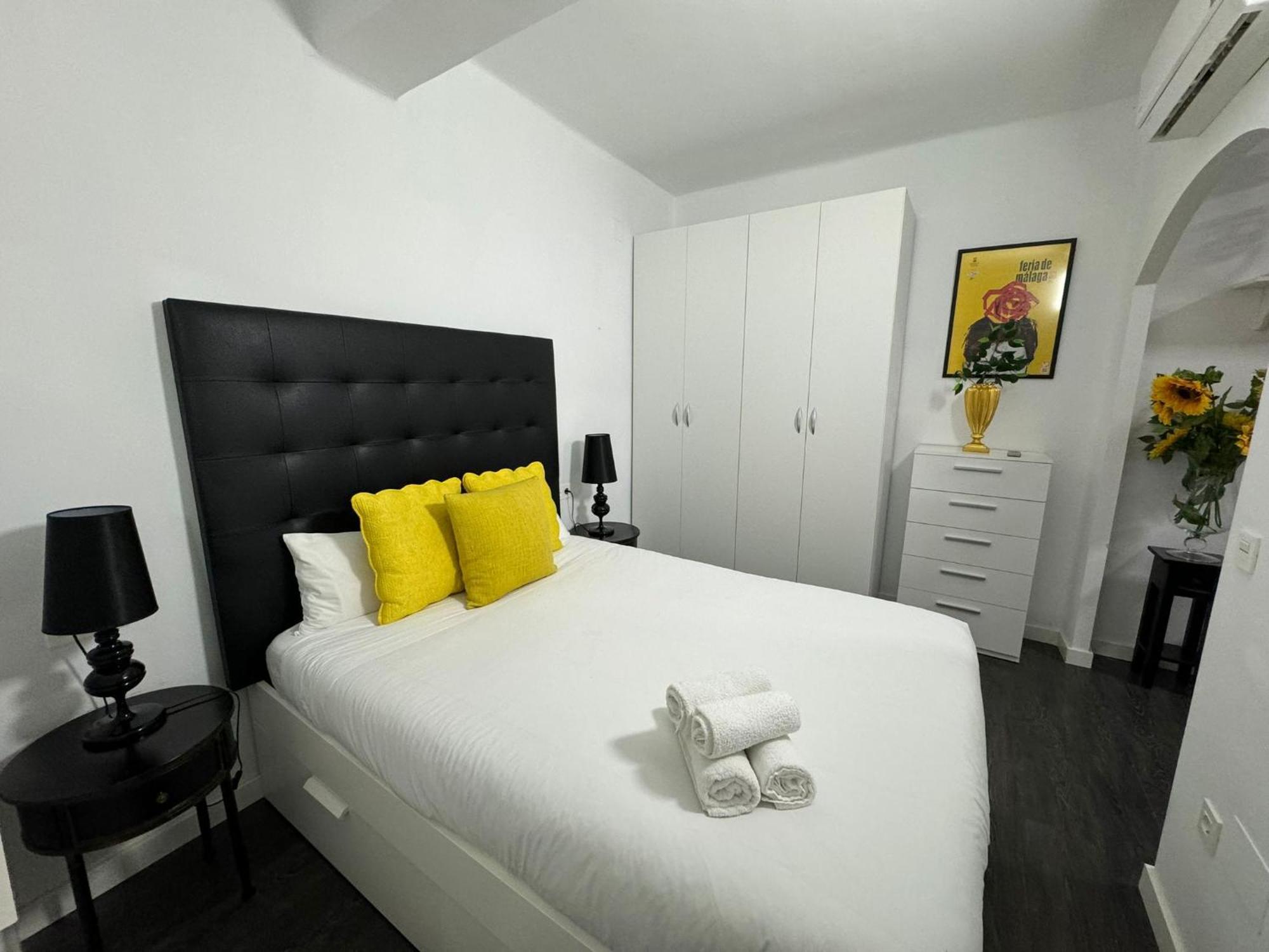 A 20 Pasos Del Museo Picasso Apartment Малага Екстериор снимка